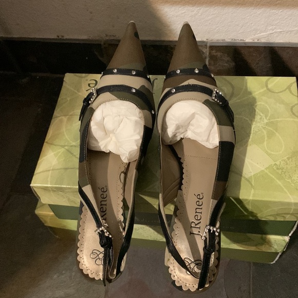 These Camouflage heels are commanding attention - Picture 2 of 4